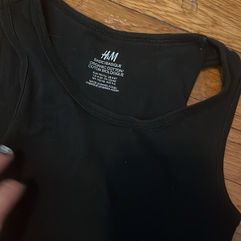 Boys H&M tank top bundle some signs of wear 4-6 years. - Picture 7 of 7
